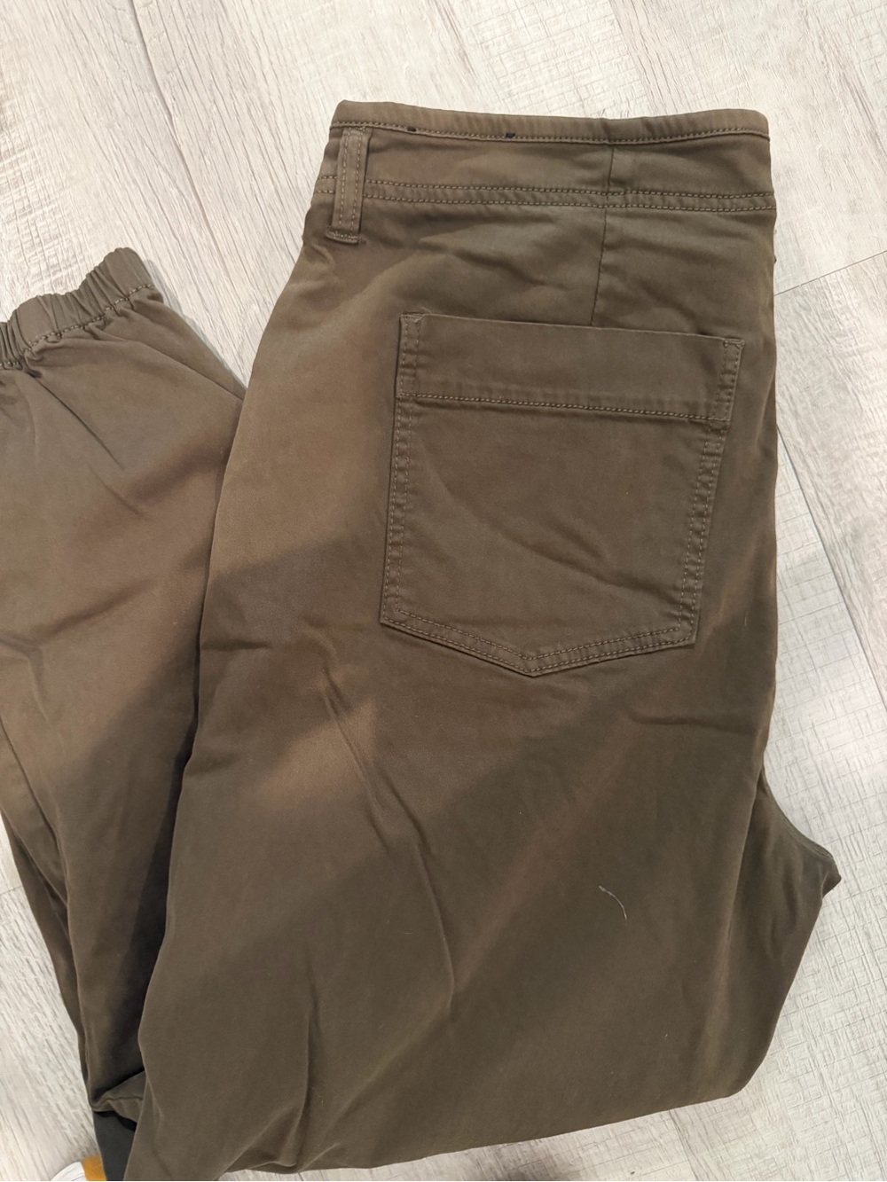 Liverpool LA Olive joggers 14/32 LNWOT
